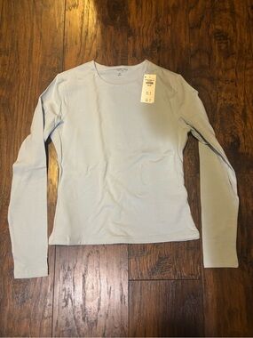 NWT Abercrombie Women's Light Blue Long-Sleeve Crewneck Top